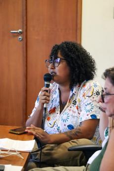 Mesa Redonda "Trs experincias de paridade em eleies para reitoria das IFES", com Joana Amaral (d